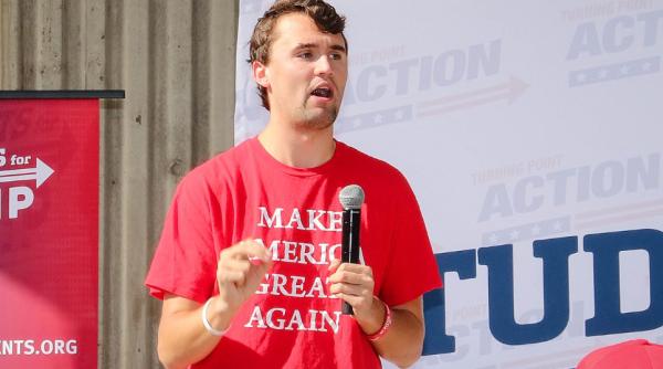 Zeci de oameni, între care jurnalişti, profesori şi pompieri, concediaţi pentru comentarii nepotrivite despre uciderea lui Charlie Kirk