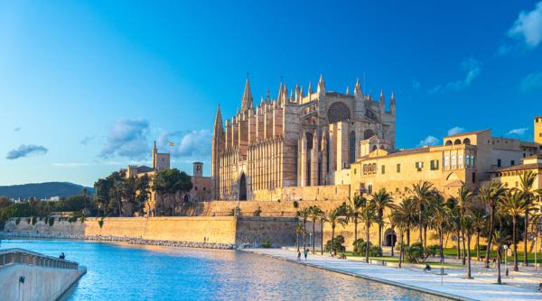 Insule spaniole pentru toate gusturile: Palma de Mallorca vs. Tenerife 