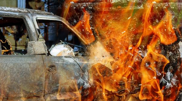 Tragedie în Germania: O familie a murit arsă de vie într-o Tesla care a luat foc și a rămas cu ușile blocate