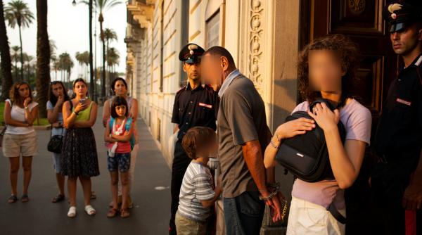 Turist român, arestat din greșeală în Italia, de față cu familia. A stat o lună în închisoare, din cauza unei încurcături 