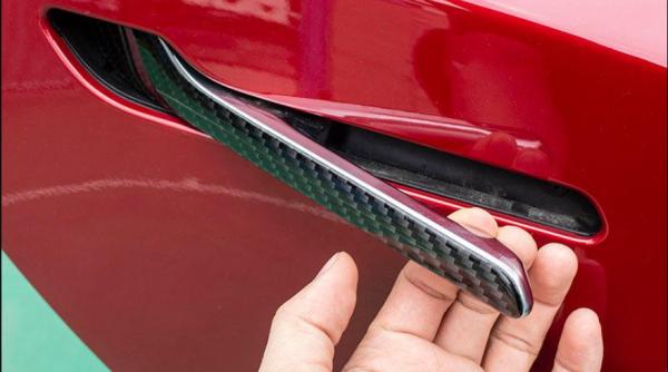 Tesla reproiectează mecanismului de deschidere a ușilor pentru a evita situațiile dramatice în care pasagerii rămân blocați în vehicule