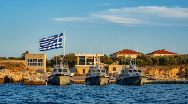 Doi români, arestați în Grecia pentru spionaj. Au fost prinși cu câteva fotografii 