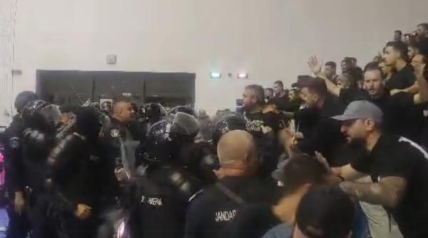 Scandal la meciul de futsal dintre România şi Ungaria. Au intervenit jandarmii