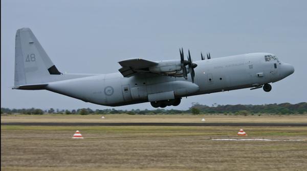 Anchetă în Germania. Persoane necunoscute au tras cu artificii într-un avion de transport militar C-130