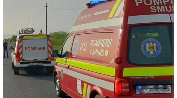 Un copil a murit, iar mama și surorile au ajuns la spital. Ar fi mâncat crenvurști de la magazin