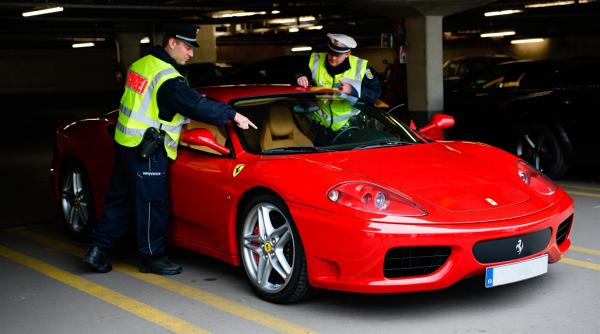 Unui român din Germania i s-a confiscat Ferrari-ul de 200 000 euro. Sechestru pe 3.5 milioane de euro 