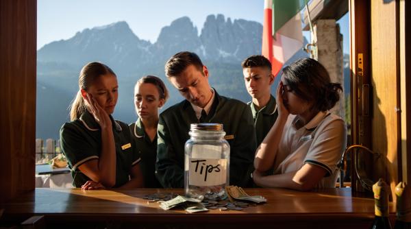 Român, arestat în Italia după ce a furat cutiile cu bacșișuri pentru angajații hotelului 