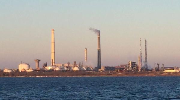 Alertă la rafinăria din Năvodari: au fost detectate scurgeri de amoniac. Garda de Mediu a dispus închiderea temporară