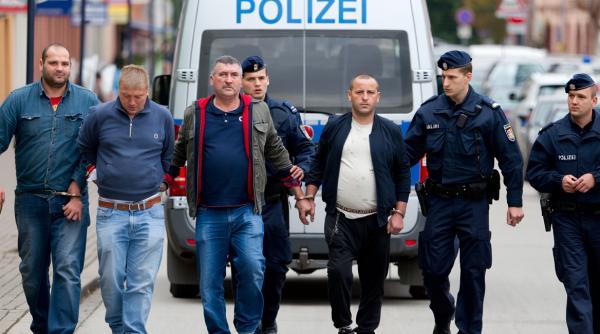 Cinci români din Germania au rămas fără 2 milioane euro după ce i-au jucat pe toți la păcănele. Inițial veniseră ca simpli muncitori 