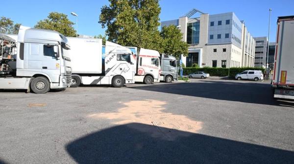 Șofer român de TIR ucis într-o parcare din Italia. Un alt român, principalul suspect, a fost arestat