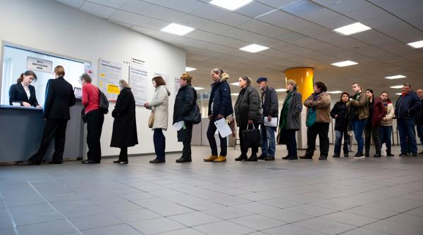 Germania taie complet ajutoarele sociale pentru unii dintre beneficiari. Judecătorii îi dau mână liberă cancelarului Merz