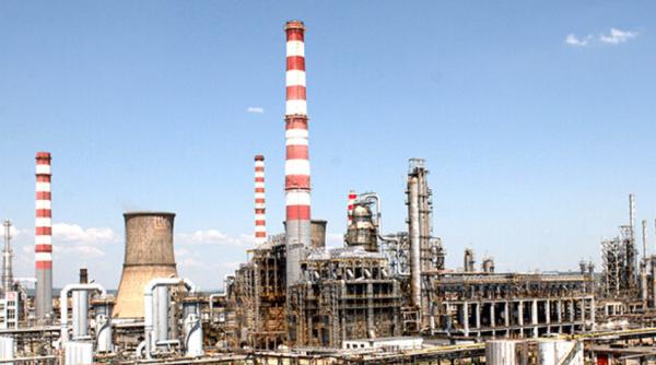 Lukoil oprește complet rafinăria de la Ploiești timp de 45 de zile