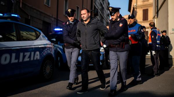 Un român din Italia s-a crezut mafiot ca-n filme: A răpit un tânăr și a transmis familiei instrucțiuni 