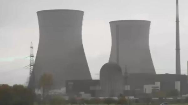 Două turnuri uriașe ale unei centrale nucleare din Germania au fost aruncate în aer în 20 de secunde. VIDEO