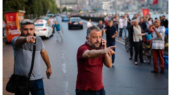 Cutremur puternic în Turcia. 19 persoane rănite. Panica i-a făcut pe oameni să se arunge de la geam