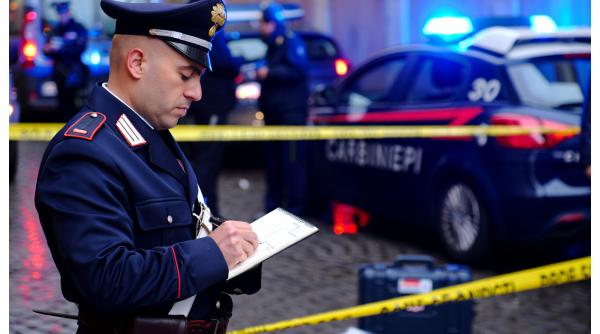 Român, arestat în Italia, după ce s-a bătut cu managerul unui supermarket și cu agentul de pază 