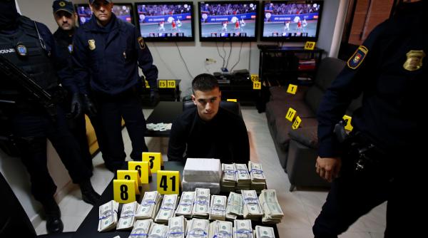 Un român era creierul unei operațiuni de pariuri sportive trucate. Plătea jucători de tenis cu sume uriașe să piardă meciurile 