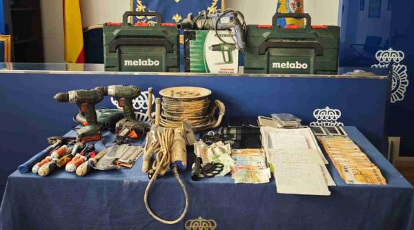 10 români au furat cupru de 80.000 de euro, în Spania, în câteva luni. Au trimis banii în țară prin metoda "ștrumfingului"