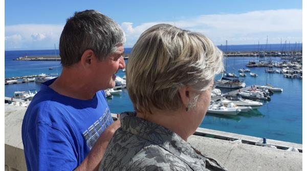 Octav Stroici, muncitorul român scos de sub dărâmături după 11 ore, a murit la spital. Soția lui a privit operațiunea în lacrimi