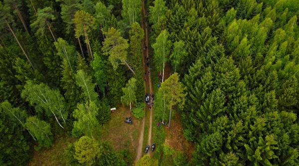 "Afacere" de familie la granița cu Ucraina. Doi frați români preluau din munți ucrainenii care voiau să fugă de armată. Cât le cereau de persoană 