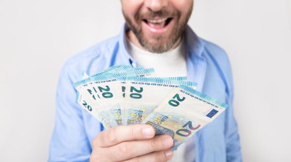 Propunerile opoziției în Italia: Salariu minim de 9 euro/oră și 0 impozit pe venit pentru cei cu venituri de până la 15.000 de euro