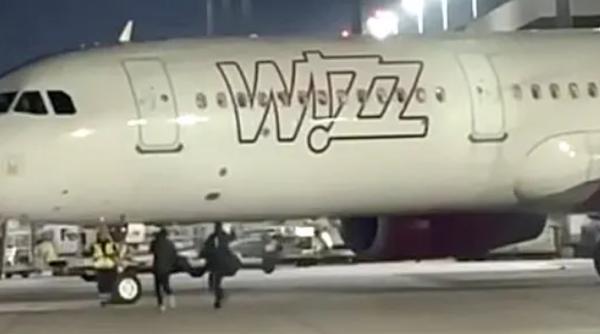 Trei britanici au fugit după avion pe pista aceluiași aeroport din Koln unde au fost reținuți cei doi români