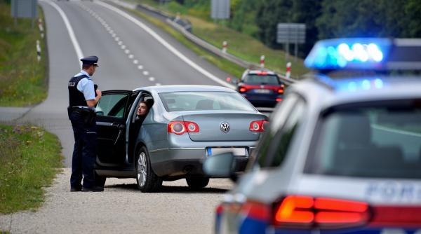 Mașină cu numere românești, oprită în Austria. Polițiștii, bulversați: nu era nimeni la volan