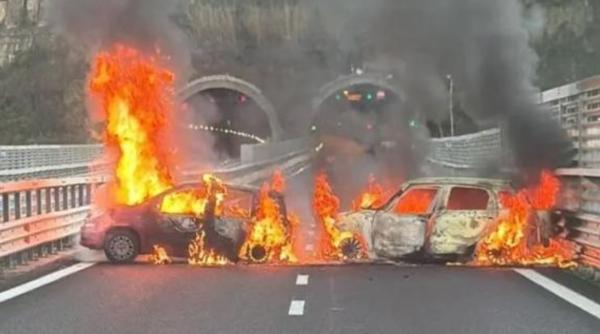 Jaf spectaculos în Italia. Hoții au atacat duba blindată pe autostradă și au fugit cu 2 milioane de euro 