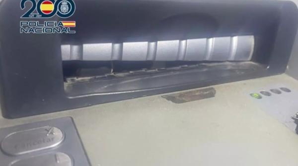 Doi români arestați în Spania pentru furt din bancomate. Foloseau "bucla libaneză"