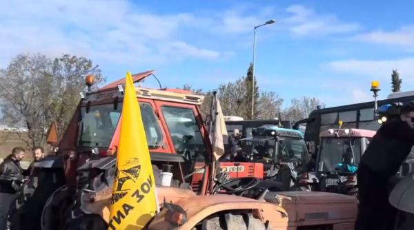 Fermierii greci declară război total guvernului: blochează autostrăzi şi vămi