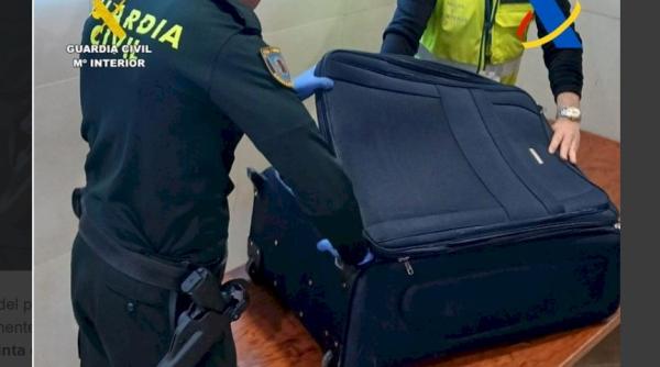 Descoperire uimitoare în valiza unui român pe aeroportul din Valencia. Vameșii au rămas fără cuvinte