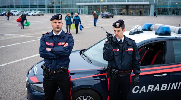 Femeie de 28 de ani, răpită din parcarea unui centru comercial din Italia