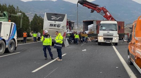 Accident cumplit pe o autostradă din Turcia: 7 morți și 11 răniți