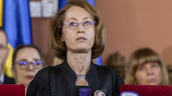 Peste 100 de judecători și procurori s-au solidarizat cu judecătoarea Raluca Moroșanu, care "a spart" conferința CAB