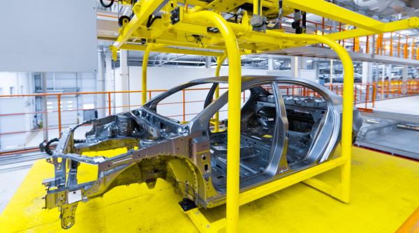 Europa nu mai renunță la motoarele cu ardere internă. Manfred Weber, anunțul zilei 