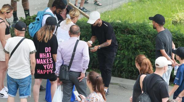 Românii care joacă alba-neagra la Turnul Eiffel au trimis în țară peste 300.000 de euro