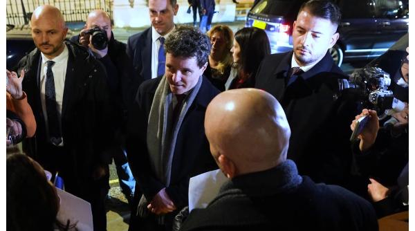 Nicușor Dan, dialog inedit cu protestatari AUR de la Londra