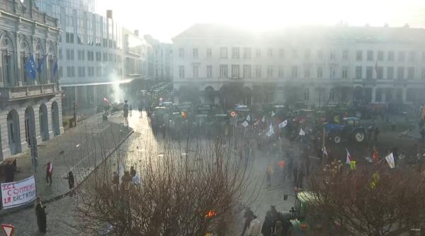 Proteste cu 10 000 de oameni la Bruxelles și Strasbourg. Au fost și protestatari români 
