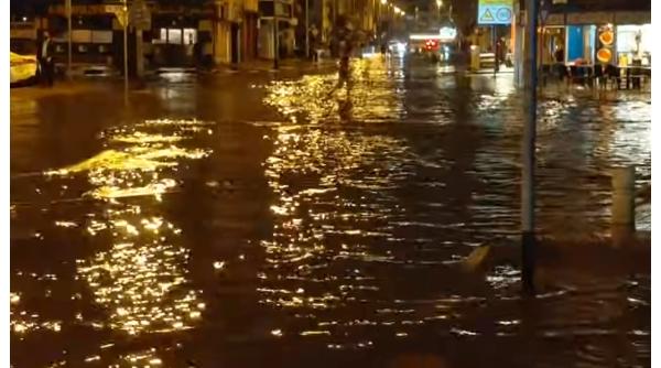 Situație ciudată în Dubai. Plouă abundent în țările deșertice arabe 