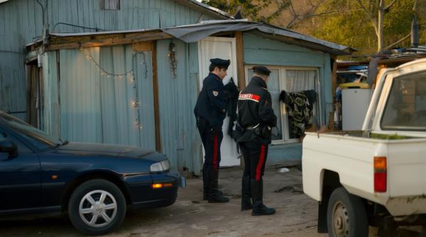 Romii din mai multe tabere din Roma, jefuiți de falși polițiști italieni. Au plecat cu ceasuri de lux și zeci de mii de euro