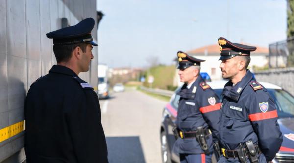 Crăciun cu ghinion pentru un șofer român în Italia: poliția i-a confiscat camionul și l-a amendat cu 10.000 de euro