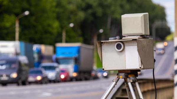 Pedepse drastice pentru vitezomani în Franța: Depășirea limitei cu peste 50 km/h te poate trimite la închisoare