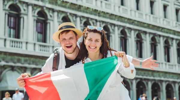 Câți români trăiesc de fapt în Italia. Cifra surprinzătoare menționată în raportul CNEL 