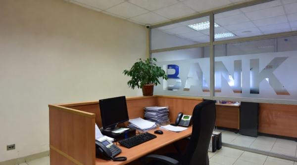 O româncă care a muncit în străinătate și a făcut economii s-a trezit fără bani în cont