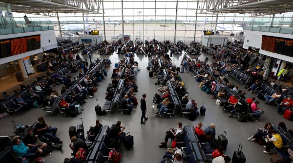 450 de zboruri anulate luni, pe unul din cele mai mari aeroporturi din Europa 