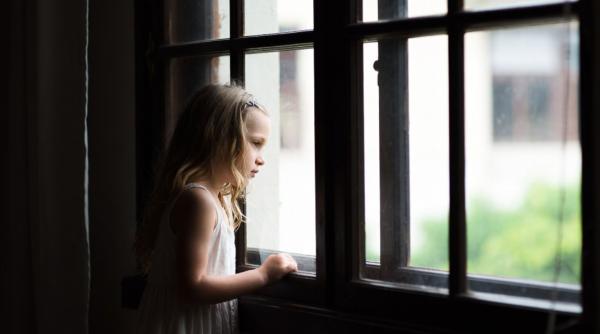 Româncă din Germania, nevoită să stea separată de propriii copii pentru a-i salva de sărăcie: "Mami, de ce pleci mereu?"