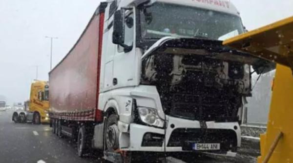 Explicația unui șofer român, după ce a făcut accident și a blocat o autostradă în Belgia: "Am băut apă și m-am înecat"