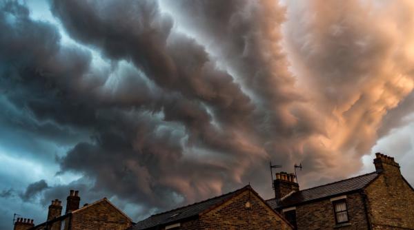 Furtuna Goretti a lovit cu putere: Sute de mii de locuinţe fără energie electrică în Franţa şi Marea Britanie