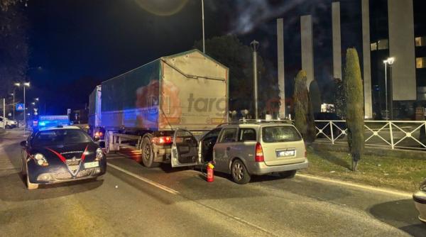 Sfârșit tragic pentru o româncă din Italia. A făcut infarct la volan și a intrat într-un camion