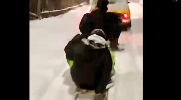 Tragedie în Olt: Un tânăr a murit după ce a fost tras cu sania de o mașină